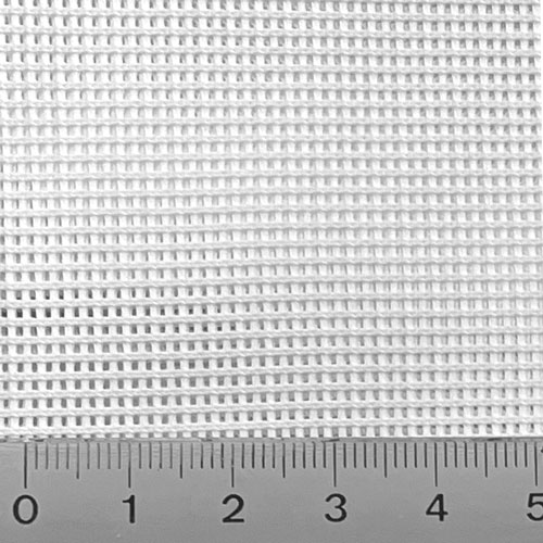 Das Meshgewebe hat eine feine Lochstruktur. Großaufnahme des Meshgewebes Gitter